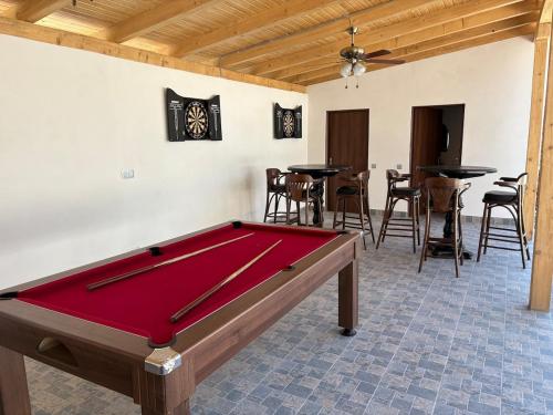Ein Billardtisch in der Unterkunft Cabana MBM