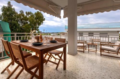 Zen Vouliagmeni Beach Apartment 2