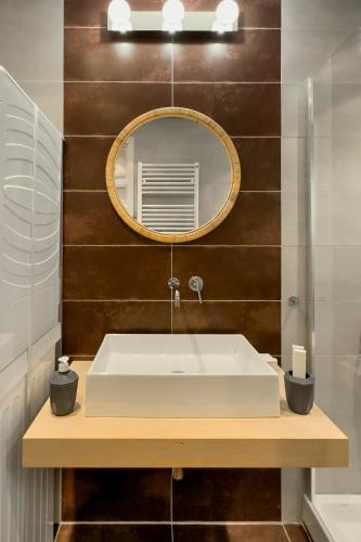 Zen Vouliagmeni Beach Apartment 2