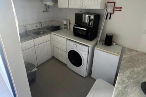 1-Bed - Sleeps 4 - Free Parking