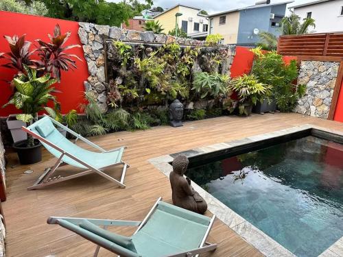 Bassein majutusasutuses Villa charmante avec piscine à Piton Saint-Leu, 120 m² või selle lähedal