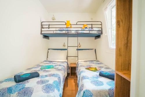 Postel nebo postele na pokoji v ubytování Happy Camp mobile homes in Villaggio Turistico Internazionale Eden