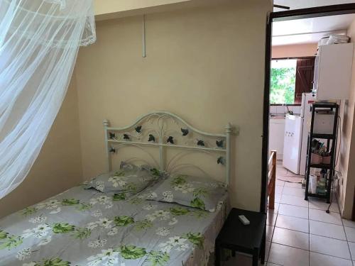 Postel nebo postele na pokoji v ubytování Appartement moderne à Rivière-Pilote, 80 m², jardin