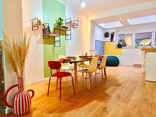 Χώρος καθιστικού στο Maison spacieuse, sereine proche du coeur de la ville et de la gare