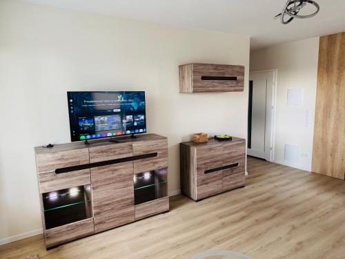 Μια τηλεόραση ή/και κέντρο ψυχαγωγίας στο Apartament Premium 49 m - Centrum - Garaż - Klimatyzacja