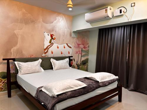 Postel nebo postele na pokoji v ubytování Srirangam Service Apartment