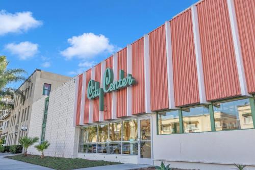 a store front of a shopping center at City Center Hotel By Kasa in Long Beach