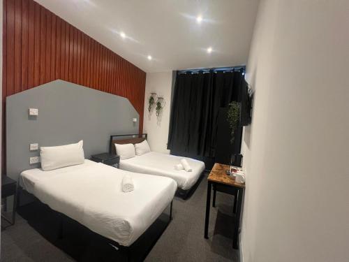 Postel nebo postele na pokoji v ubytování Amsterdam Hotel