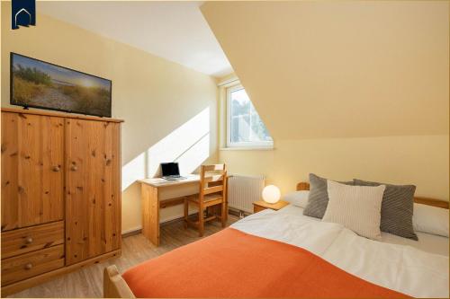 Ένα ή περισσότερα κρεβάτια σε δωμάτιο στο Villen am See - 4-Raum Häuser DHH See- Idyll 2