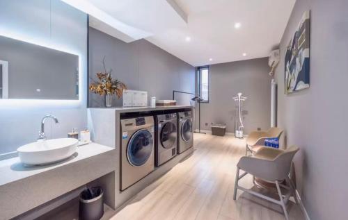 Φωτογραφία από το άλμπουμ του Jin Yi Chain Hotel Gulou General's Mansion Subway Station Branch σε Χοχότ