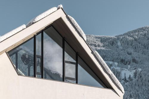a window on top of a building with a mountain at MYALPS Tirol inklusive Sky- Wellness in Oetz