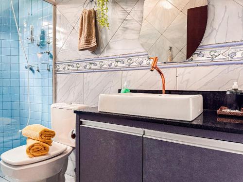Koupelna v ubytování Casa com área gourmet, acomoda até 11 pessoas