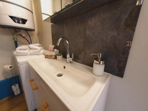 Suite Maya Parking Clim Wifi Centre-ville et Port - ROSSIconciergerie - Linge inclus