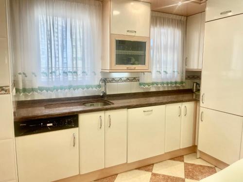 Acogedor apartamento de dos dormitorios en el corazón de Benidorm