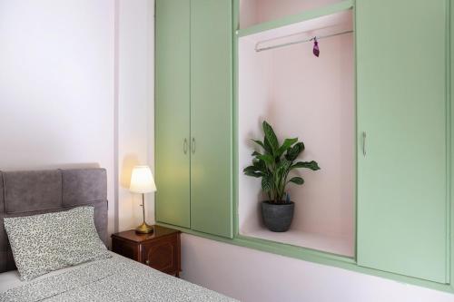 Adorable Jacuzzi flat in the most alive Athens!