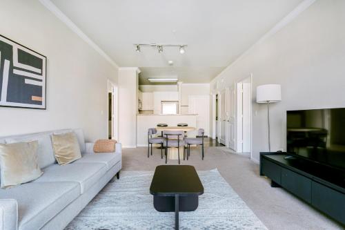 Φωτογραφία από το άλμπουμ του Blueground Coyote Creek North pool nr Park SFO-2027 σε Milpitas