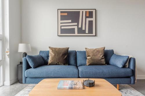 Photo de la galerie de l'établissement Blueground New Tacoma balcony nr Union Station SEA-955, à Tacoma