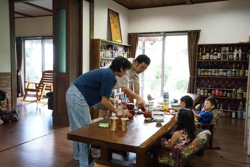 Επισκέπτες που μένουν στο おこさま連れ限定一棟貸し的場邸