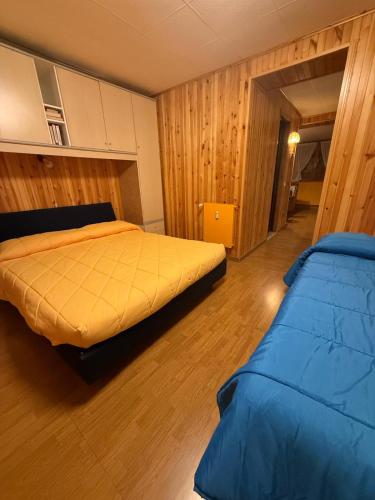 Postel nebo postele na pokoji v ubytování Lo Chalet delle Marmotte