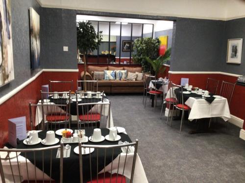 Un restaurant sau alt loc unde se poate mânca la White Swallow Hotel