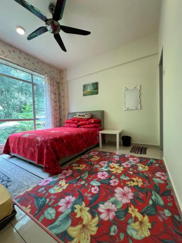 Postel nebo postele na pokoji v ubytování Cameronian Lodge by AziziCameron