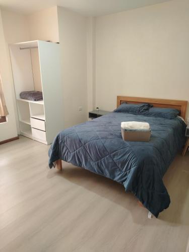 Postel nebo postele na pokoji v ubytování Departamento completo en Cuenca Ecuador