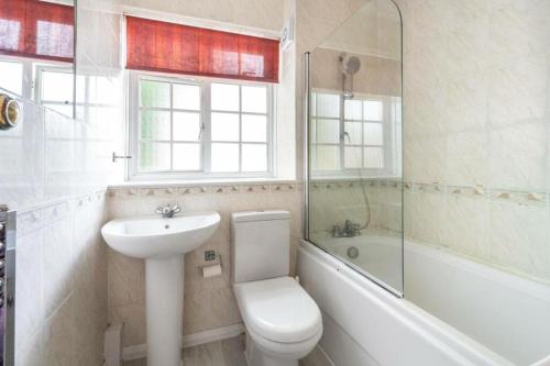 Ένα μπάνιο στο Spacious Notting Hill town house