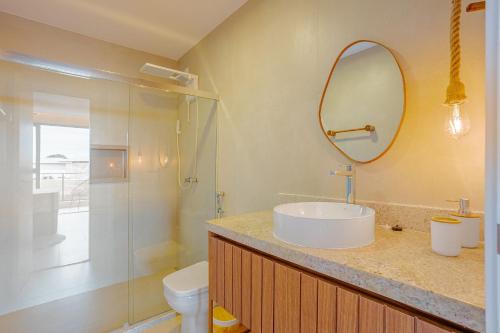 Phòng tắm tại GB128 Excelente Vilage 4/4 em Guarajuba