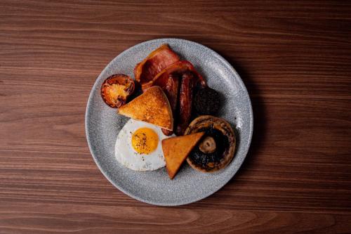 Comida en o cerca de este hotel