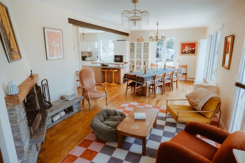 Posezení v ubytování VillaNonna, jacuzzi, billards, pétanque, ping-pong, 12 couchages, terrasse plein soleil - Larès