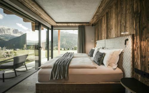 Postel nebo postele na pokoji v ubytování Luxury Chalet In The Dolomites With Spa And Pool