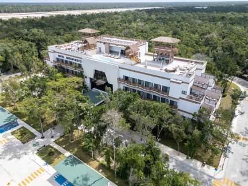 an aerial view of a resort with a swimming pool at Hotel Mundo Maya Tulum Aeropuerto in Tulum