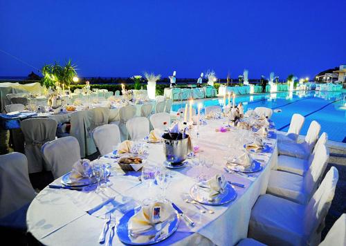 a group of tables with plates and silverware on them at Hotel Mara in Ortona