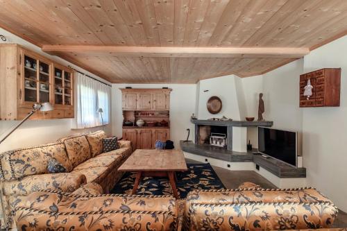 Laax Chalet by Quokka 360 - Charming Apartment with Private Patio