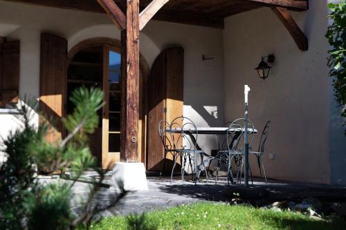 Κήπος έξω από το Laax Chalet by Quokka 360 - Charming Chalet with private patio