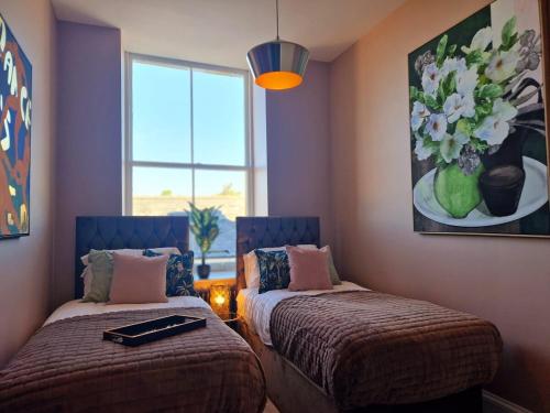 Postel nebo postele na pokoji v ubytování Hamilton - The Hyde Luxury Let