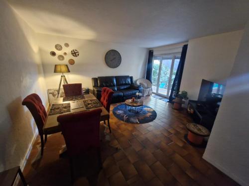 a living room with a couch and a table at Appartement Fréjus - deux chambres in Fréjus