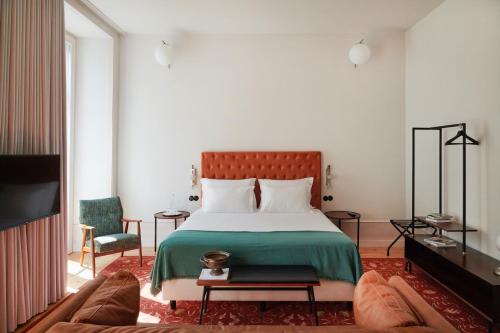 a hotel room with a bed and a tv at Cais Urban Lodge in Lisbon