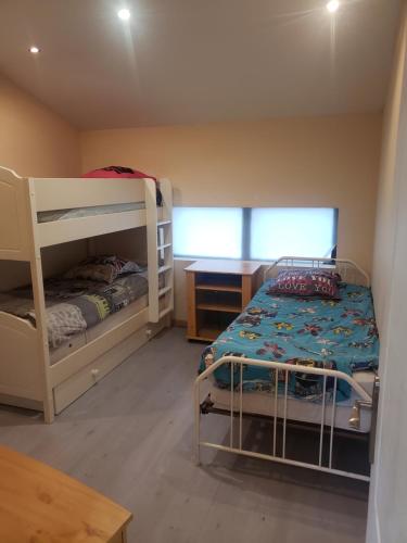 a bedroom with two bunk beds and a desk at Charmante maison de campagne in Pont-Trambouze