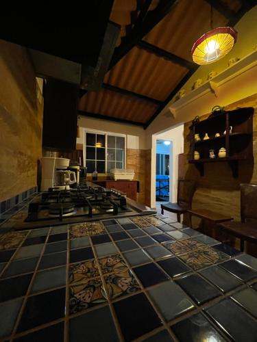 a kitchen with a stove and a counter top at MountainzenEscape in Los Altos de Cerro Azul