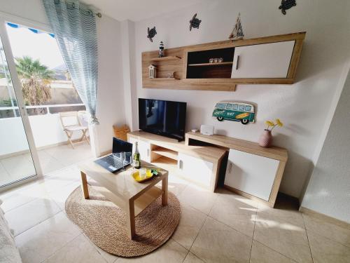 a living room with a tv and a table at Sal Marina in Puertito de Güímar