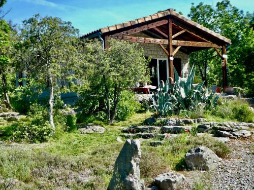 Jardí fora de Les Cades