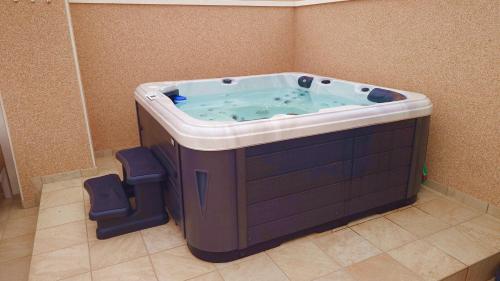 a jacuzzi tub in a corner of a room at Torre sol Penthouse - jacuzzi - AC - garage - pool in Pilar de la Horadada
