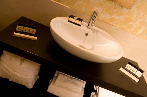 Un baño de OneMhotel