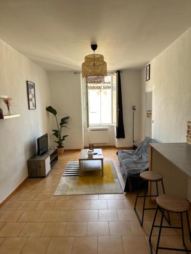 l'oasis bagnolet TV 또는 엔터테인먼트 센터