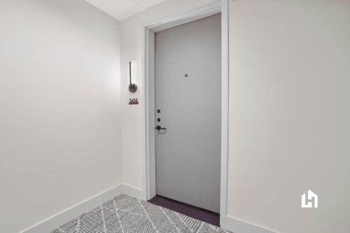 Stylish Apartments with Partial Ocean Views in Downtown! photo 238