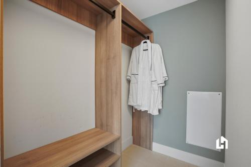 Stylish Apartments with Partial Ocean Views in Downtown! photo 234
