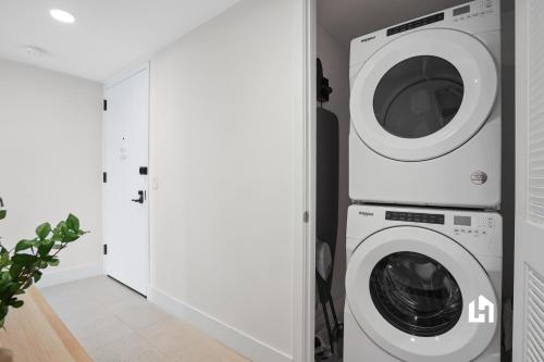 Stylish Apartments with Partial Ocean Views in Downtown! photo 237