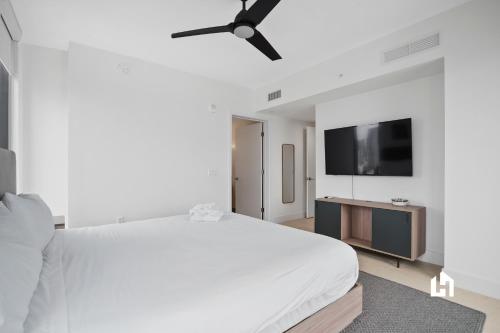 Stylish Apartments with Partial Ocean Views in Downtown! photo 230