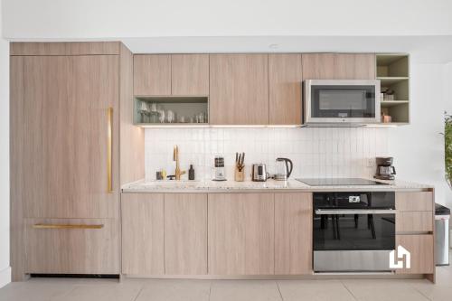 Stylish Apartments with Partial Ocean Views in Downtown! photo 233